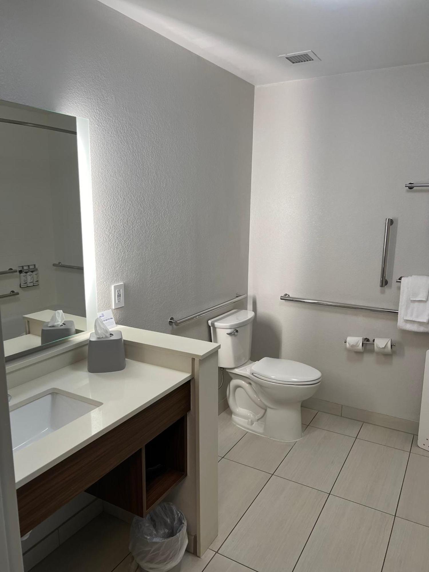 Holiday Inn Express & Suites Mobile - University Area By Ihg Exterior foto