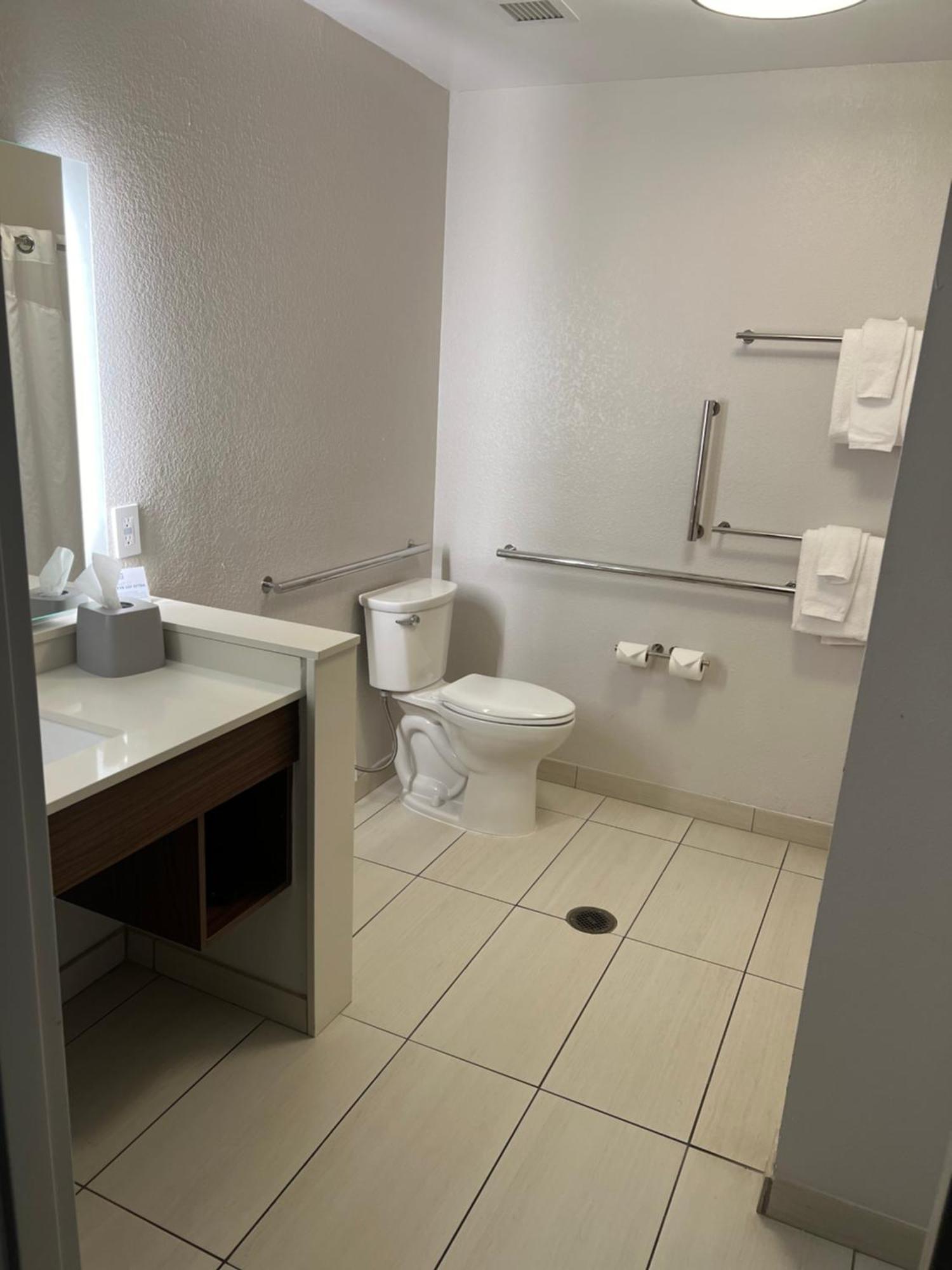 Holiday Inn Express & Suites Mobile - University Area By Ihg Exterior foto