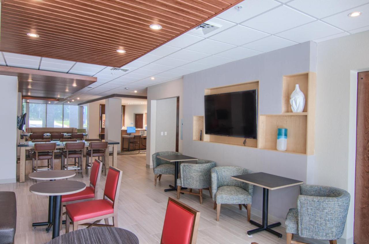 Holiday Inn Express & Suites Mobile - University Area By Ihg Exterior foto